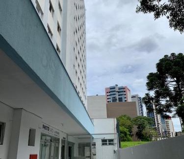 Bigorrilho Apartamento | 205- Apartamento 1 quarto suite, Encantador, amplo e decorado, mobiliario moderno, cozinha completa com utensílios , Excelente vista da cidade e localização privelegiada no bairro Bigorrilho ,
