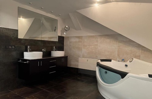 Leubnitz-Neuostra Apartamento | 205 qm "Traumtor" mit Sauna, Whirlpool, Kamin und 3 Terrassen mit Blick in die Böhmisch Sächsische Schweiz