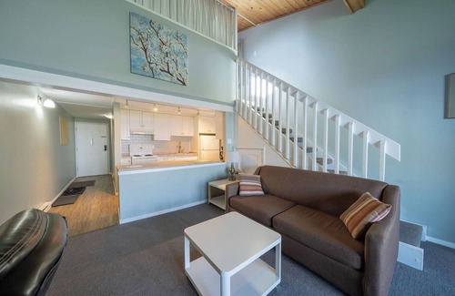 Regional District of Nanaimo Condominio | #206 Upper Beach View Suite at Shorewater Resort, Qualicum Beach