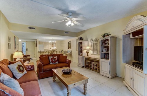 Fernandina Beach Casa | 2063 Beachwood Lovely 2 bedroom 2 bath Beach Wood villa is located in Amelia Island Plantation Resort
