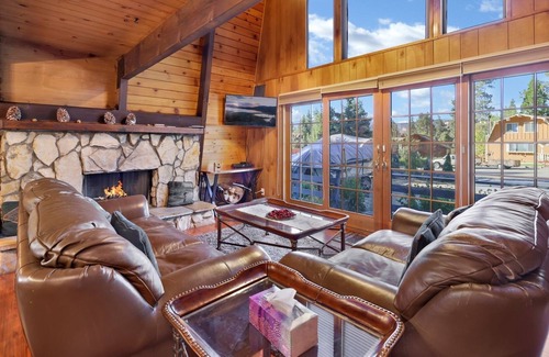 Whispering Forest Chalet De Esquí | 2073 - Mount Shasta Retreat 3 Bedroom Home by Redawning