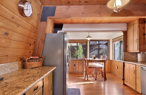 Whispering Forest Chalet De Esquí | 2073 - Mount Shasta Retreat 3 Bedroom Home by Redawning