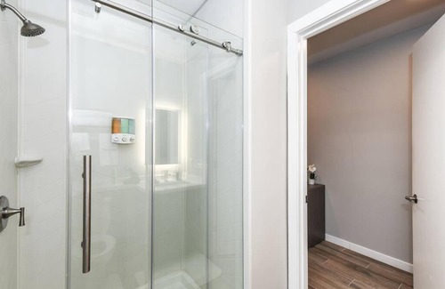 Old Town Apartamento | 208 Bright 1BDR Downtown Parking WiFi Walk to All