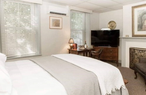 Mercersburg Cama Y Desayuno | 208 - Ms. Hetty's Room - James Buchanan Hotel