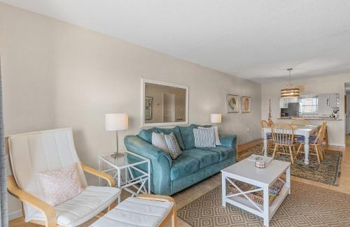 New Smyrna Beach Apartamento | 208 - Poolside 2 BR Great Ocean View