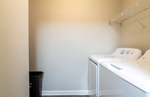 Arcadia Apartamento | ✯20min→Lodge at Lake Bowen Commons✯King Bed✯3 TVs