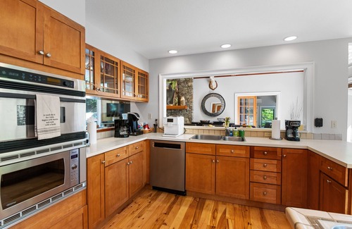 Hendersonville Casa | 21-acre multi-home escape with hot tub, hiking trails & waterfalls