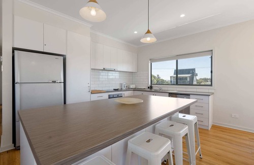 Goolwa Beach Casa | 21 Corcoran Ave - Pets Negotiable