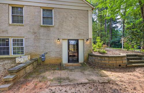 Jonesboro Apartamento | 21 Mi to Atlanta Getaway with Fire Pit!