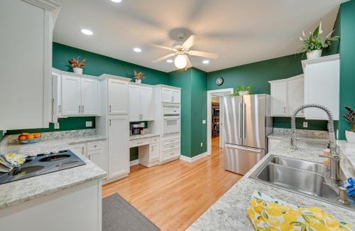 Anderson Casa | 21 Mi to Clemson University BBQ-Ready Lake Home