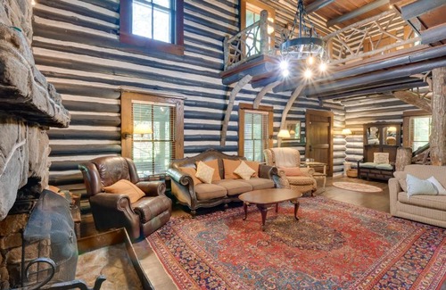 Rocky Bottom Casa | 21 Mi to Devils Fork State Park Sunset Cabin!