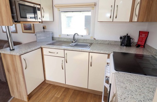 Felixstowe Cabaña | 21 POPLAR AVENUE, pet friendly, with pool in Felixstowe, Suffolk
