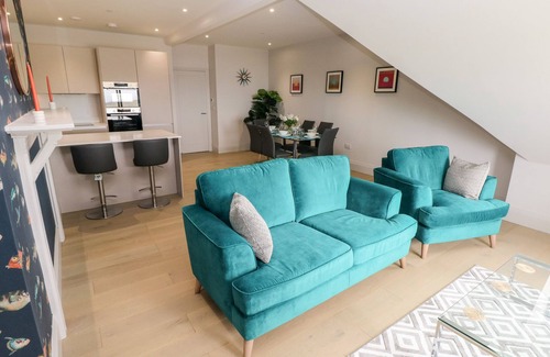 Porthcawl Cabaña | 21 THE REST, family friendly, country holiday cottage in Porthcawl