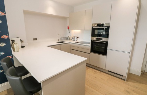 Porthcawl Cabaña | 21 THE REST, family friendly, country holiday cottage in Porthcawl