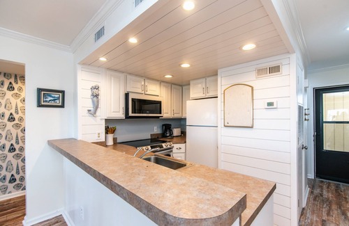 Edisto Island Villa | 210 Bay Creek Villa-Beautiful 2nd Floor Villa;Private Balcony;Water Views;Communal Pool