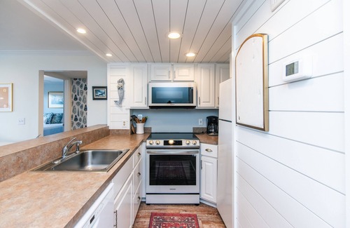 Edisto Island Villa | 210 Bay Creek Villa-Beautiful 2nd Floor Villa;Private Balcony;Water Views;Communal Pool