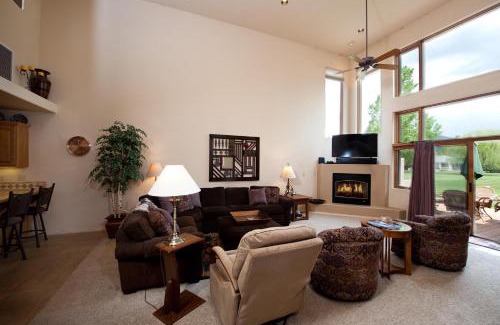 Dalton Ranch Casa | 210 Cypress Court