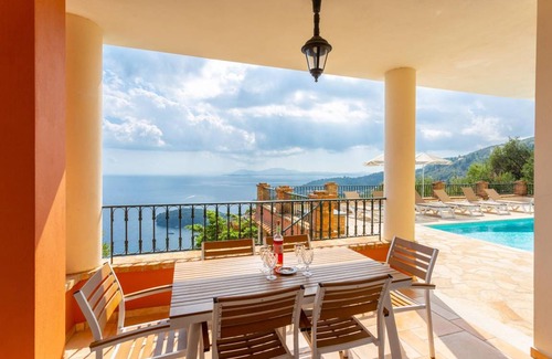 Petaleia Villa | 210 m² Villa ∙ 3 habitaciones ∙ 6 huéspedes