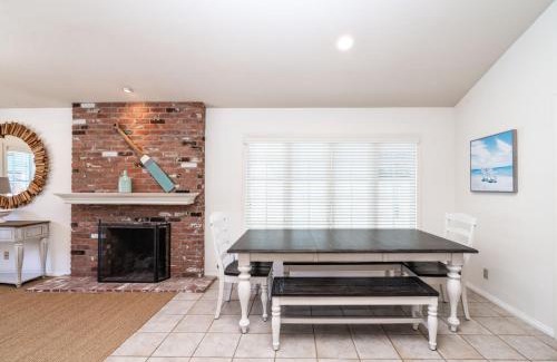 Balboa Island Casa | 210 Opal Ave Front House