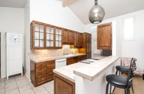 Balboa Island Casa | 210 Opal Ave Front House