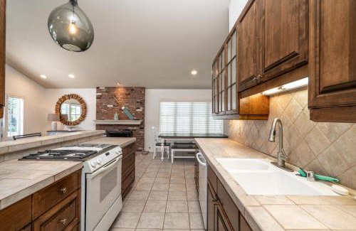 Balboa Island Casa | 210 Opal Ave Front House