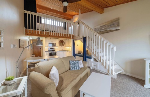 Regional District of Nanaimo Condominio | #210 Pet-Friendly Upper Beach View Suite at Shorewater Resort, Qualicum Beach