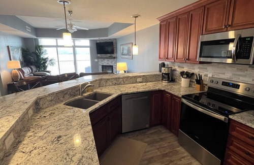 Kaiser Condominio | 2110 Towers Beautiful Condo! Quiet! Elevators, indoor/outdoor pools. Free Wifi