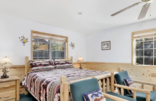 Whispering Forest Cabina | 2128-lookout Lodge 3 Bedroom Home by Redawning
