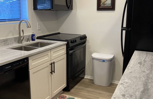 Daphne Condominio | 2144 New Bayfront Condo overlooking Mobile Bay