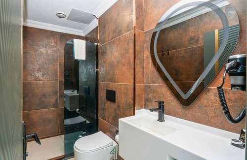 Maltepe Hotel | 216 Ruby Suite