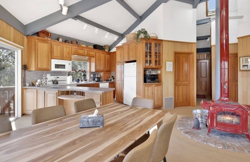 Fawnskin Cabina | 2168-piney Ridge Dome Home 3 Bedroom Home by RedAwning