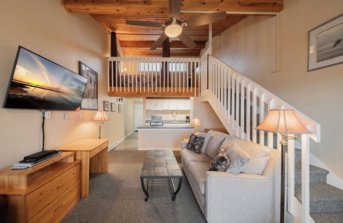 Regional District of Nanaimo Condominio | #218 Upper Beach View Suite at Shorewater Resort, Qualicum Beach