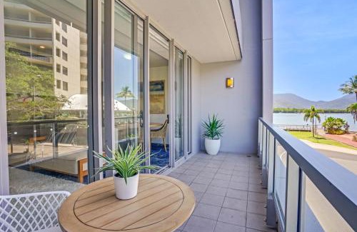 Cairns Central Business District Apartamento | 219 Harbour Lights with Ocean Views