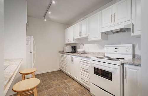 Regional District of Nanaimo Condominio | #219 Lower Beach View Suite at Shorewater Resort, Qualicum Beach