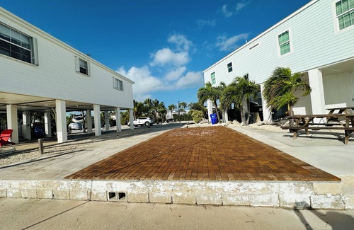 Cudjoe Key Alquiler De RV | 219 Oceanfront RV Lot 59' Seawall