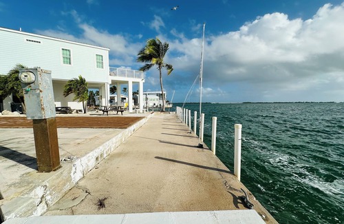 Cudjoe Key Alquiler De RV | 219 Oceanfront RV Lot 59' Seawall