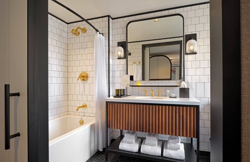Downtown West Hotel | 21C Museum Hotel St Louis