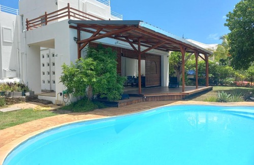 Black River Casa | 21LG Ilot Fortier M Sea Front and Swimming pool