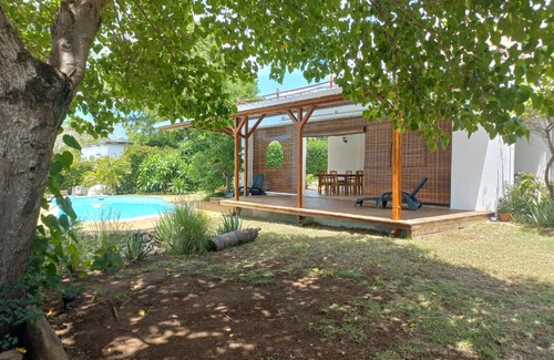 Black River Casa | 21LG Ilot Fortier M Sea Front and Swimming pool