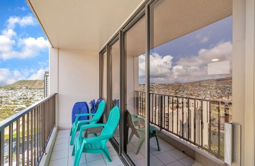 Waikiki Condominio | 21st Floor Condo With View of Ko'olau Mountains and the Ala Wai Canal by Koko Resort Vacation Rentals