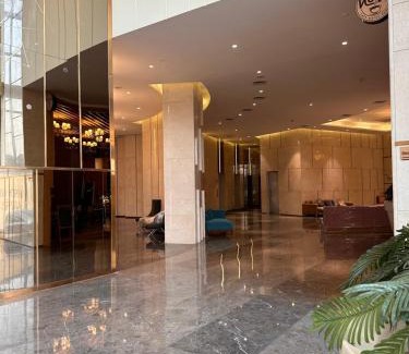 Noida Apartamento | 21st Floor SkyStudio Suite with Balcony