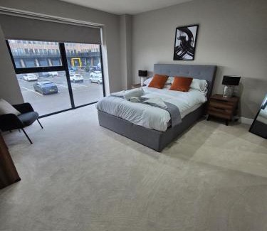Sheldon Apartamento | 22 Lux & Stylish 2 bed 2 bath Apart w balcony 11