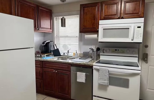 Central Falls Apartamento | 22 Walnut!