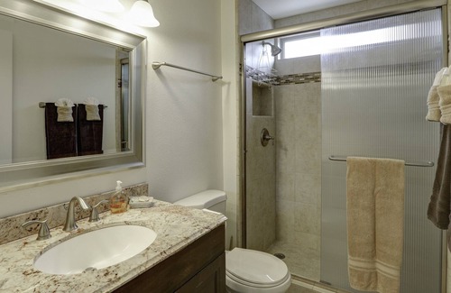 Motel District Casa | 220 #7 Ocean View Ave 2 Bedroom Condo by Redawning