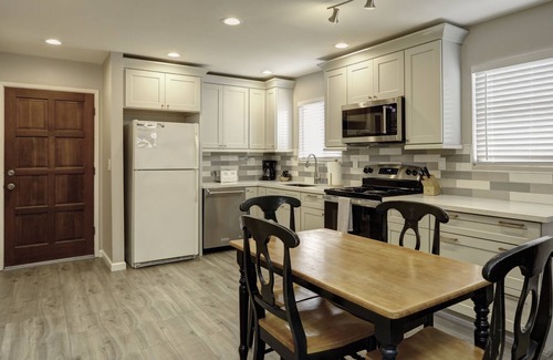 Motel District Casa | 220 #7 Ocean View Ave 2 Bedroom Condo by Redawning