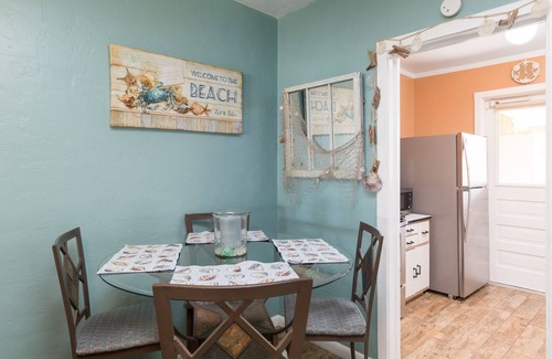 Cocoa Beach Cabaña | Cocoa Beach Stay Cottage Downtown 225 - ¡Camina hasta la playa!