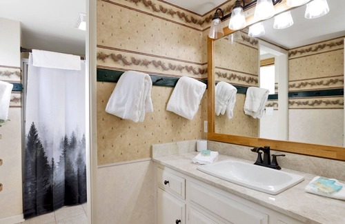 Peter Pan Cabina | 2255-tinker Bell Gambrel 2 Bedroom Cabin by RedAwning