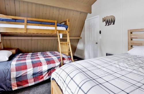 Peter Pan Cabina | 2255-tinker Bell Gambrel 2 Bedroom Cabin by RedAwning