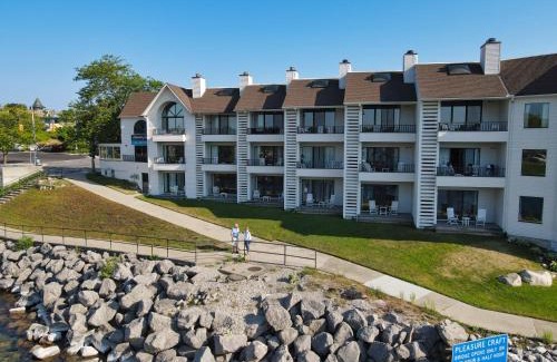 Charlevoix Casa | 228 Edgewater Inn