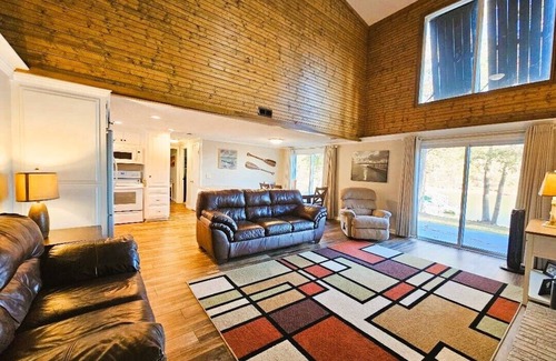 Anderson Casa | 228 Lakeland
